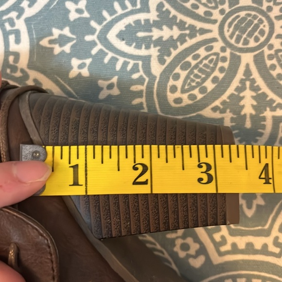 TG Brown ankle boots with lace up detailing - Picture 13 of 14